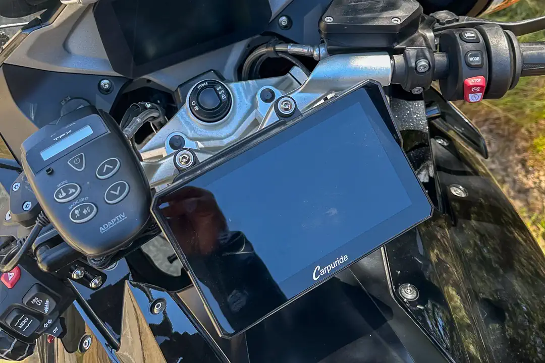 carpuride-w702-review-apple-carplay-android-auto-motorcycle-unit-15