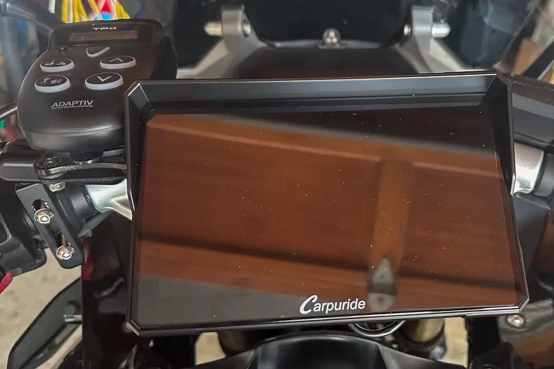 carpuride-w702-review-apple-carplay-android-auto-motorcycle-unit-9